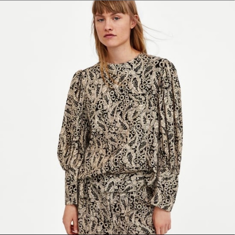 Zara Shimmery Puff Sleeve Button Back Top with Matching fold over shorts